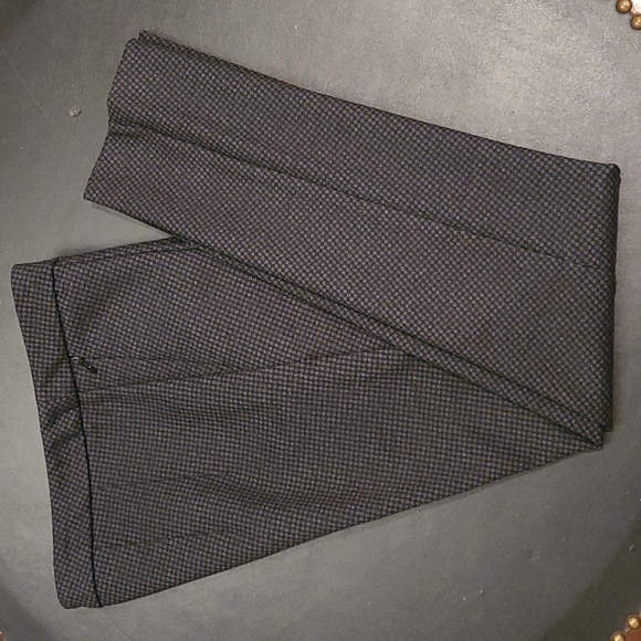 Amanda and Chelsea Fitted Pant / Size 6 - Picture 2 of 6
